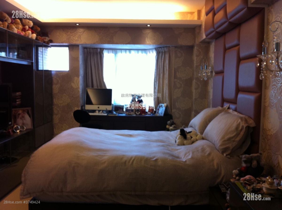 Imperial Court Sell 3 Bedrooms , 2 Bathrooms 963 ft²