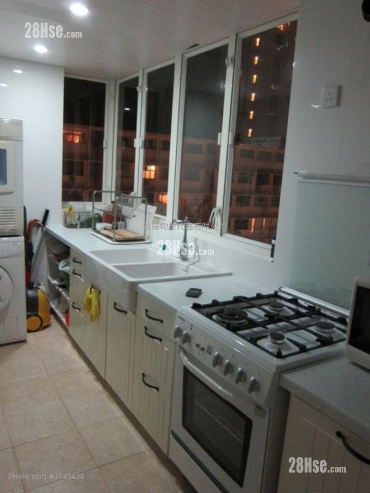 Imperial Court Sell 3 Bedrooms , 2 Bathrooms 963 ft²