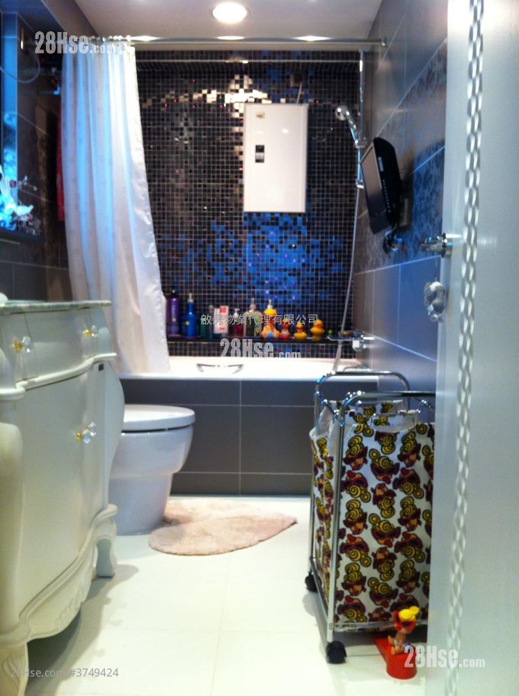 Imperial Court Sell 3 Bedrooms , 2 Bathrooms 963 ft²