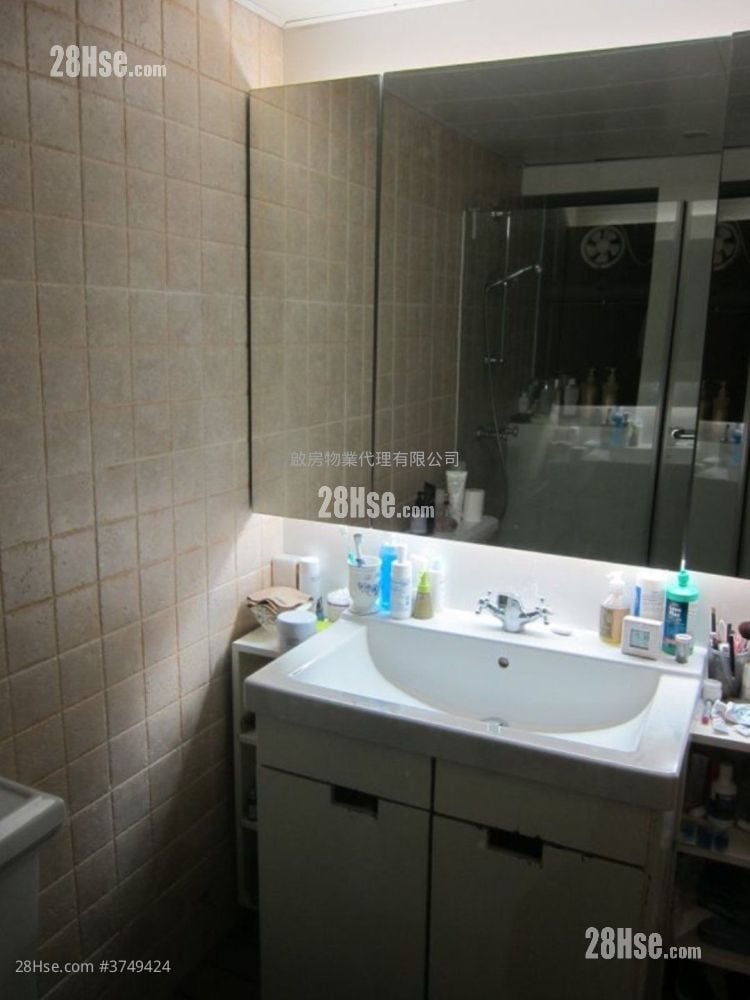 Imperial Court Sell 3 Bedrooms , 2 Bathrooms 963 ft²