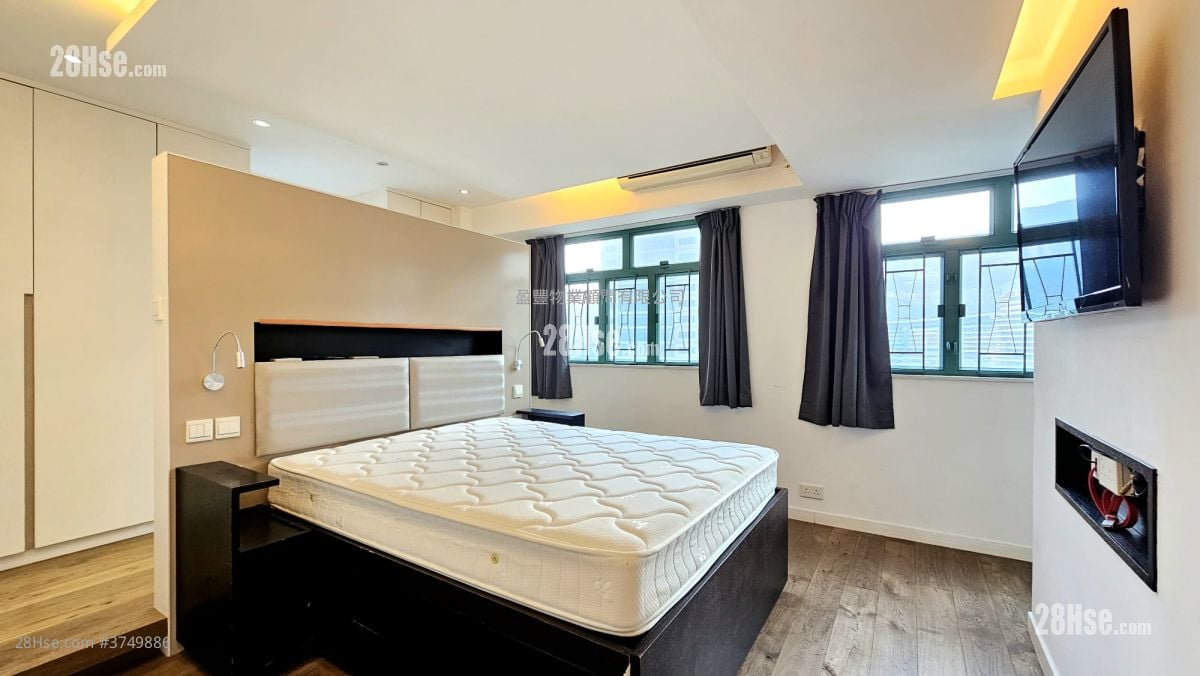 master room: Yue King Building Sell 2 Bedrooms , 2 Bathrooms 958 ft²