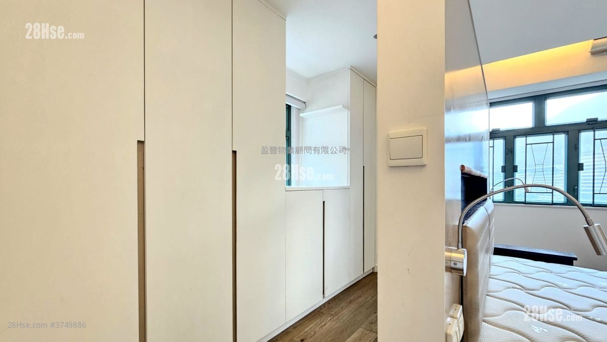 master room: Yue King Building Sell 2 Bedrooms , 2 Bathrooms 958 ft²