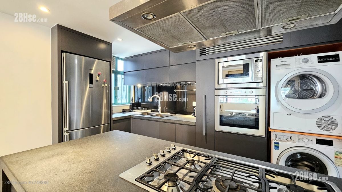 kitchen: Yue King Building Sell 2 Bedrooms , 2 Bathrooms 958 ft²