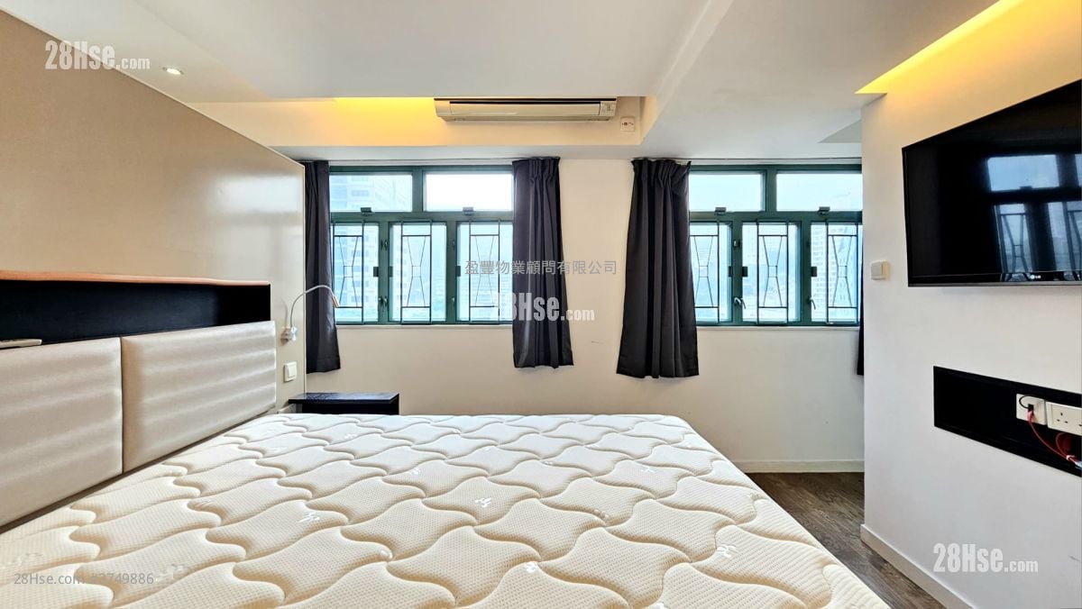 master room: Yue King Building Sell 2 Bedrooms , 2 Bathrooms 958 ft²