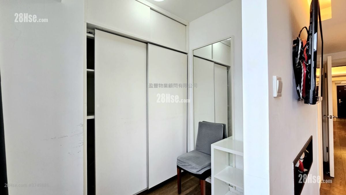 master room: Yue King Building Sell 2 Bedrooms , 2 Bathrooms 958 ft²