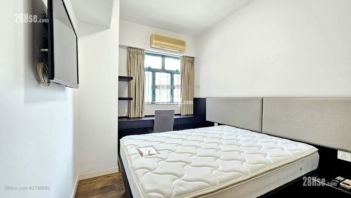 bedroom 2: Yue King Building Sell 2 Bedrooms , 2 Bathrooms 958 ft²