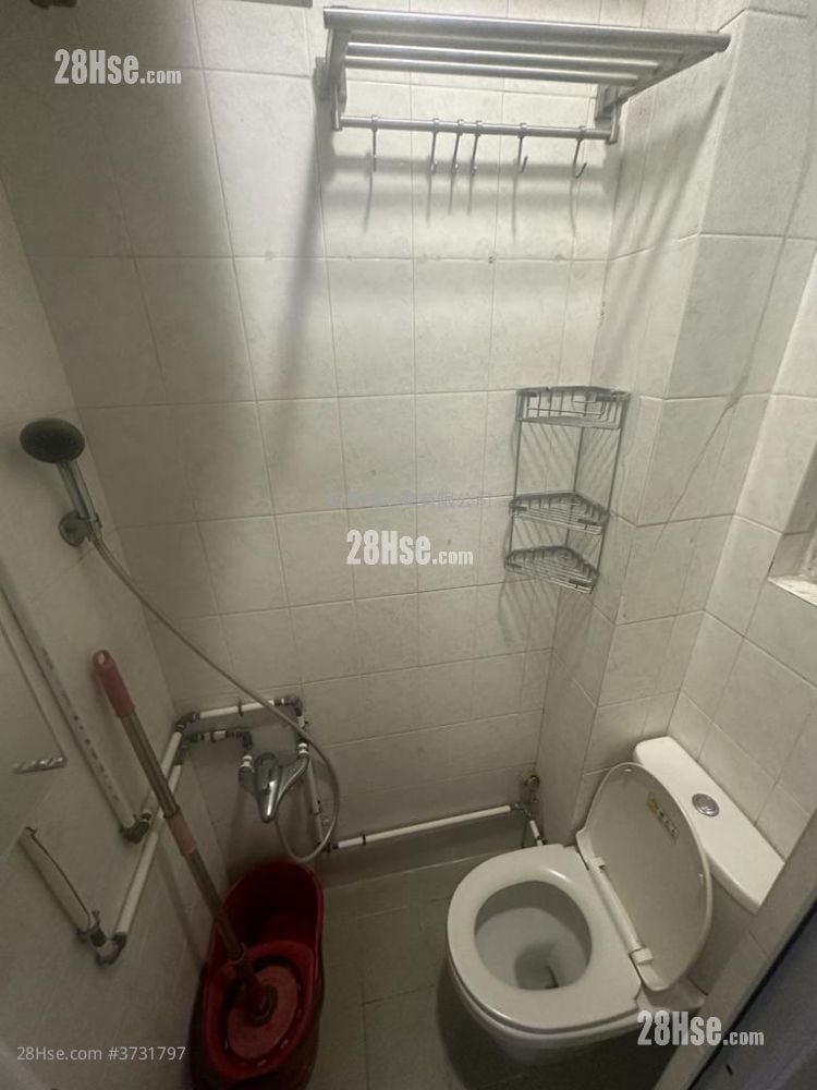 Walk Up Building 租盘 1 房 , 1 浴室 178 平方尺