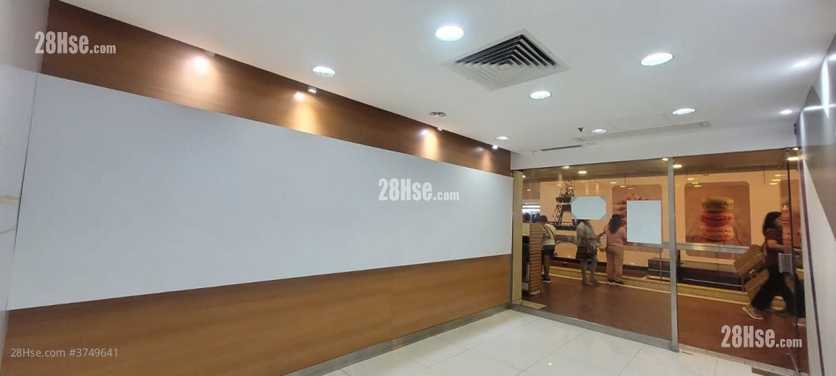 環球商場 租盤 818 平方呎