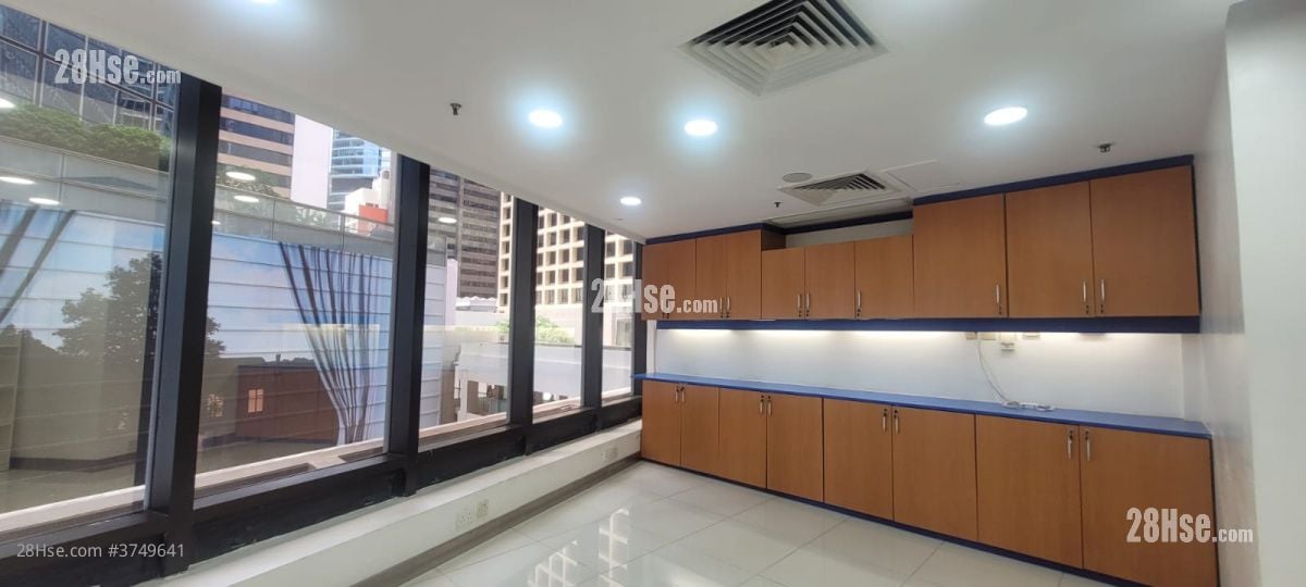 環球商場 租盤 818 平方呎