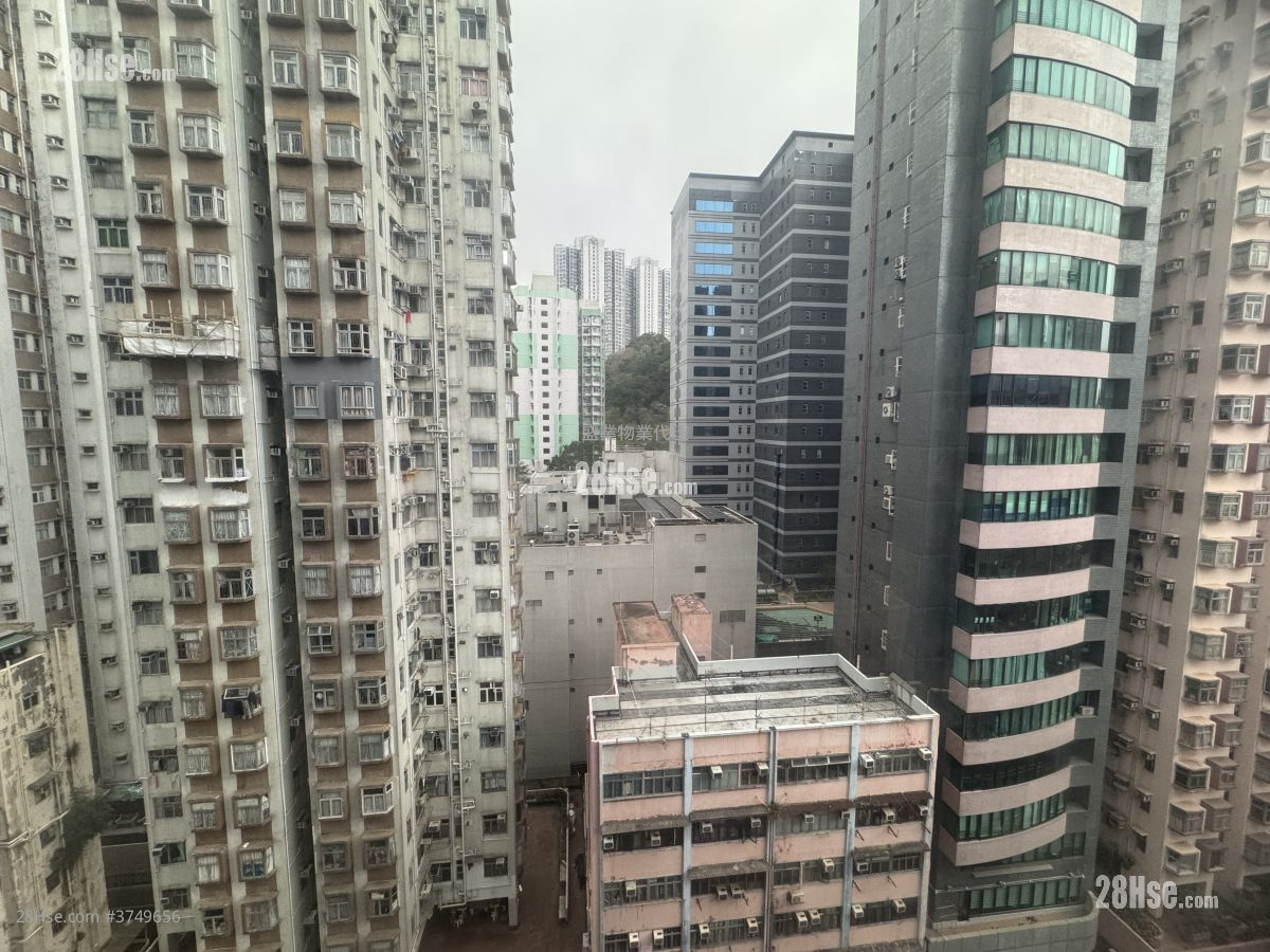 Seaview Plaza Sell 4 Bedrooms , 2 Toilets