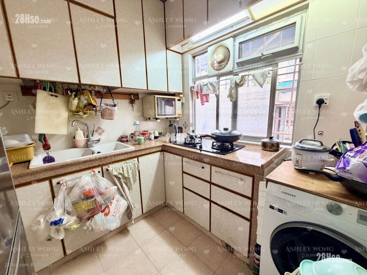 Fairview Park Sell 3 Bedrooms , 2 Bathrooms 891 ft²