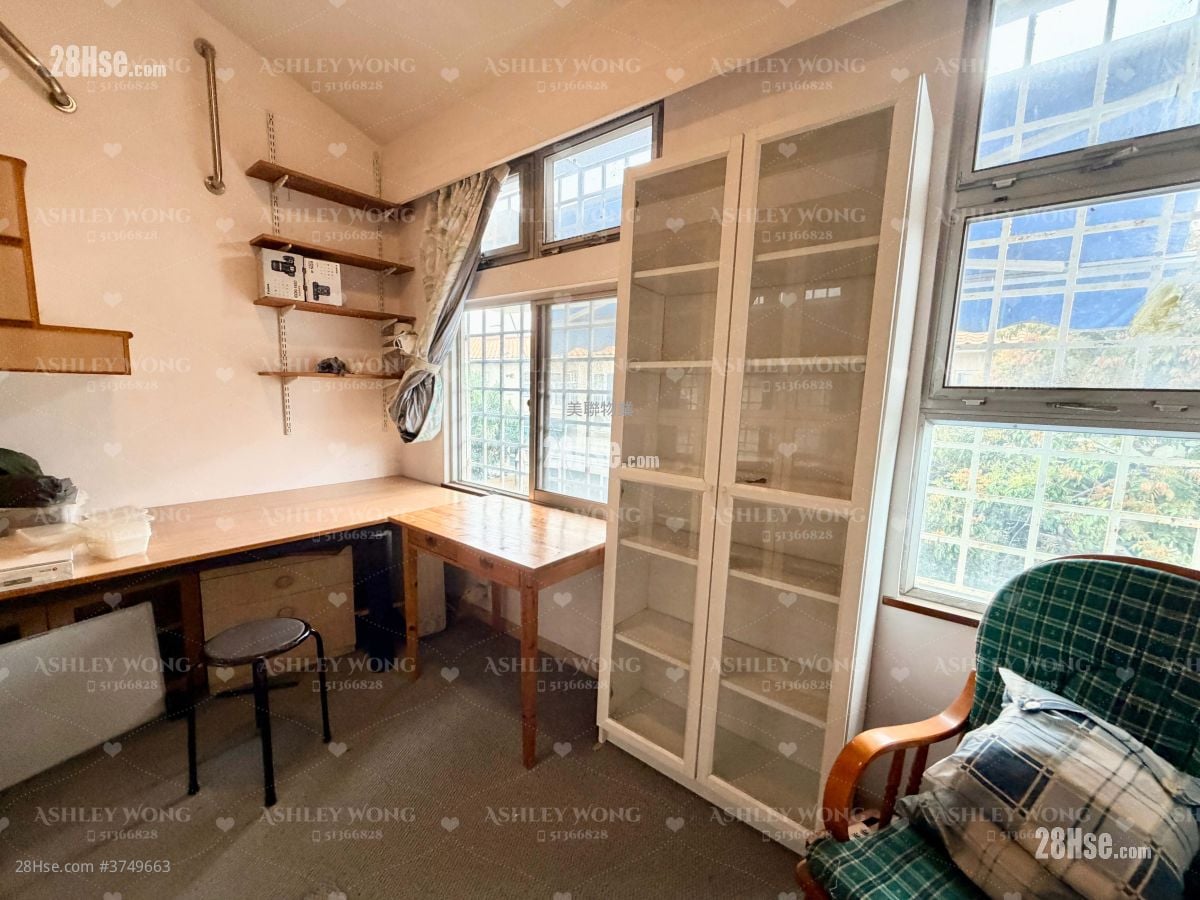 Fairview Park Sell 3 Bedrooms , 2 Bathrooms 891 ft²