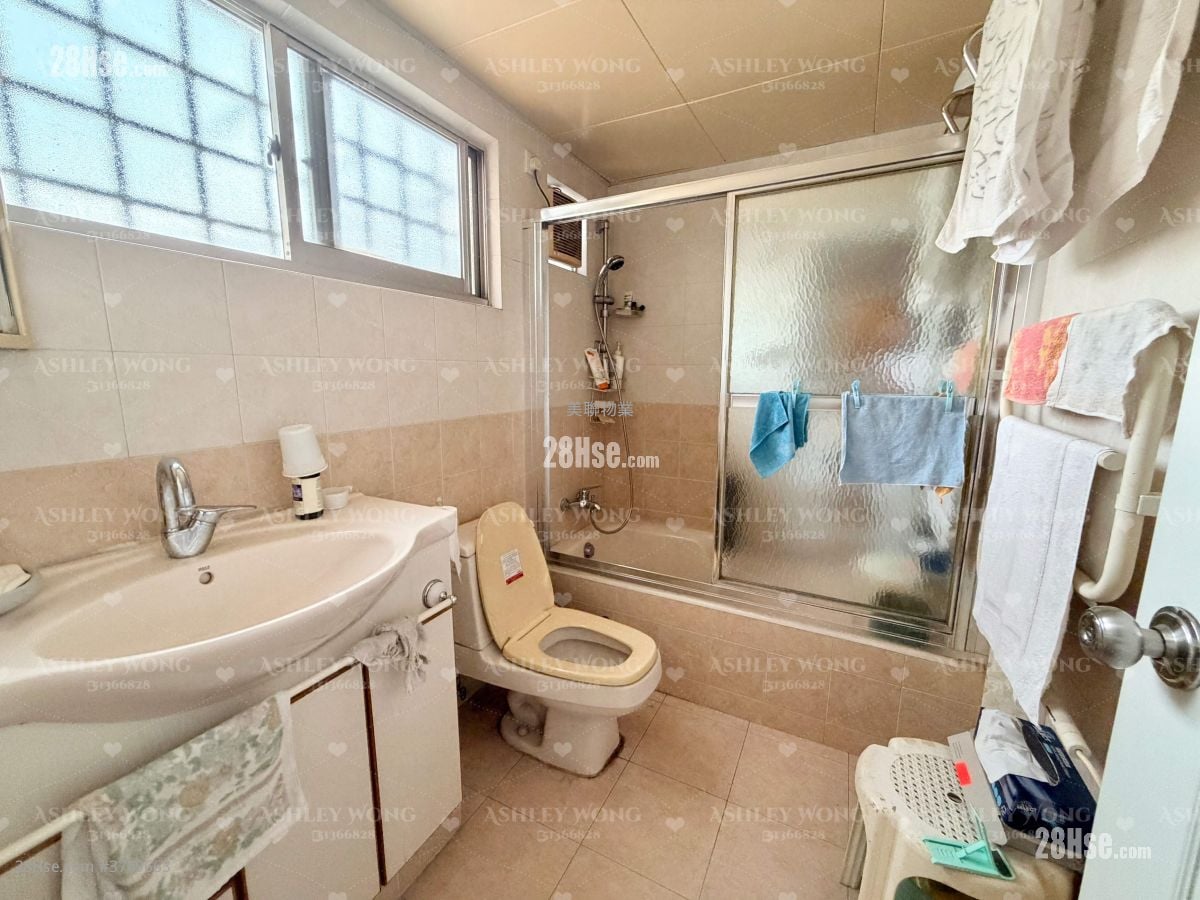 Fairview Park Sell 3 Bedrooms , 2 Bathrooms 891 ft²