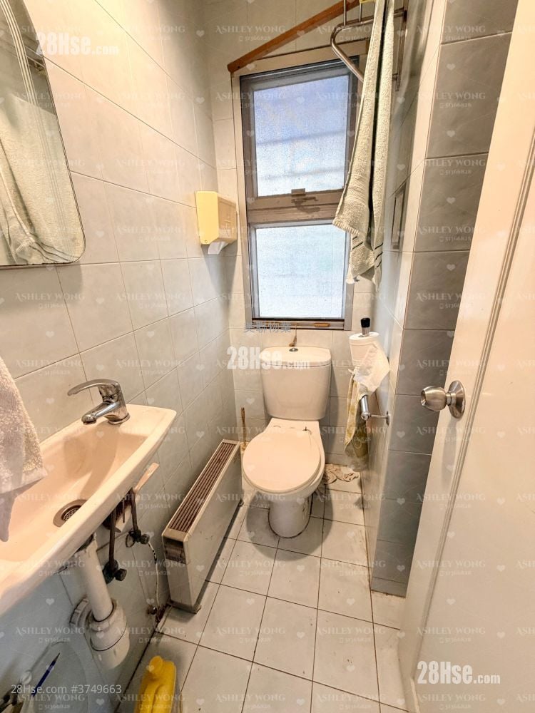 Fairview Park Sell 3 Bedrooms , 2 Bathrooms 891 ft²