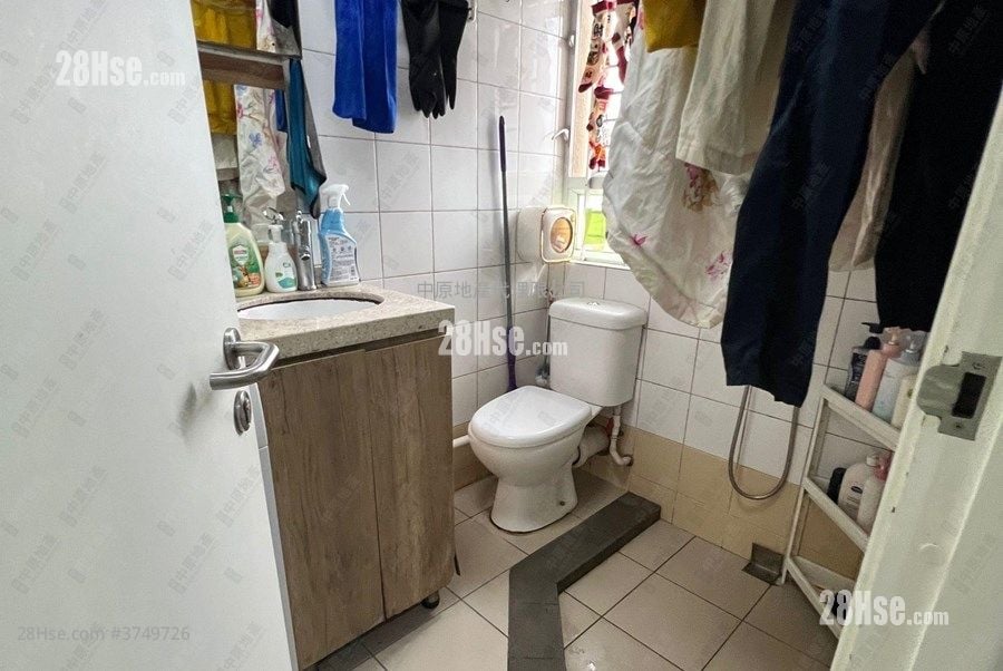 Ping Yan Court Sell 2 Bedrooms 380 ft²