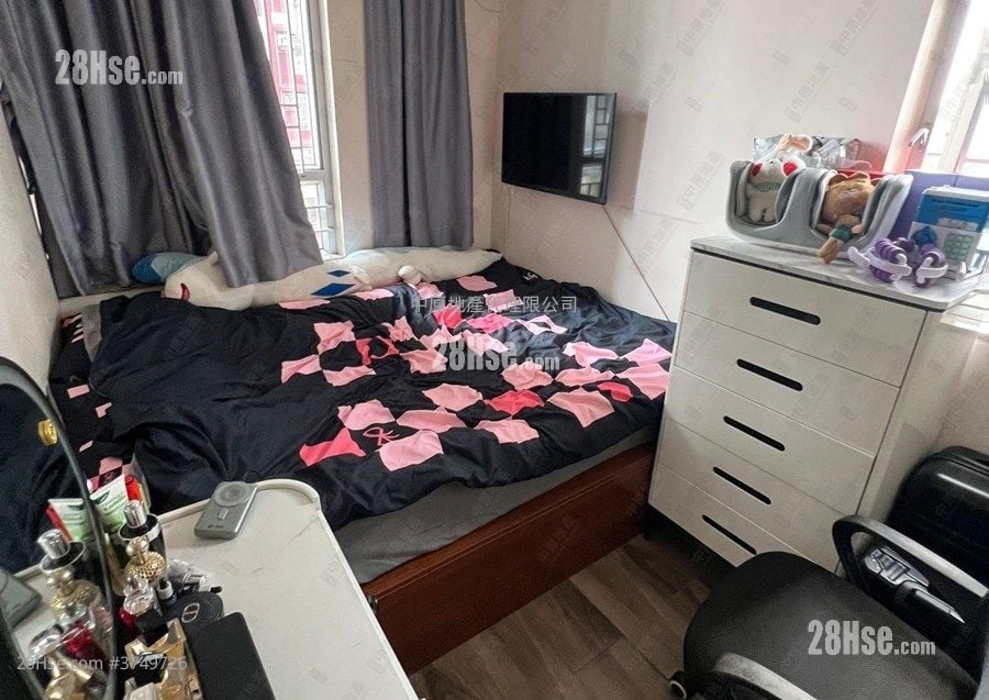 Ping Yan Court Sell 2 Bedrooms 380 ft²