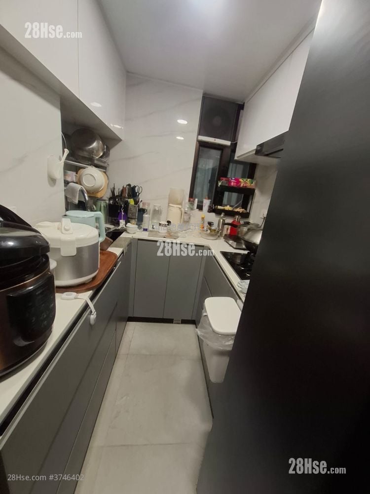 Shung Chi House Rental 4 Bedrooms , 2 Bathrooms 743 ft²