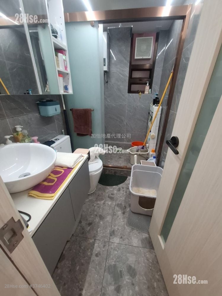 Shung Chi House Rental 4 Bedrooms , 2 Bathrooms 743 ft²