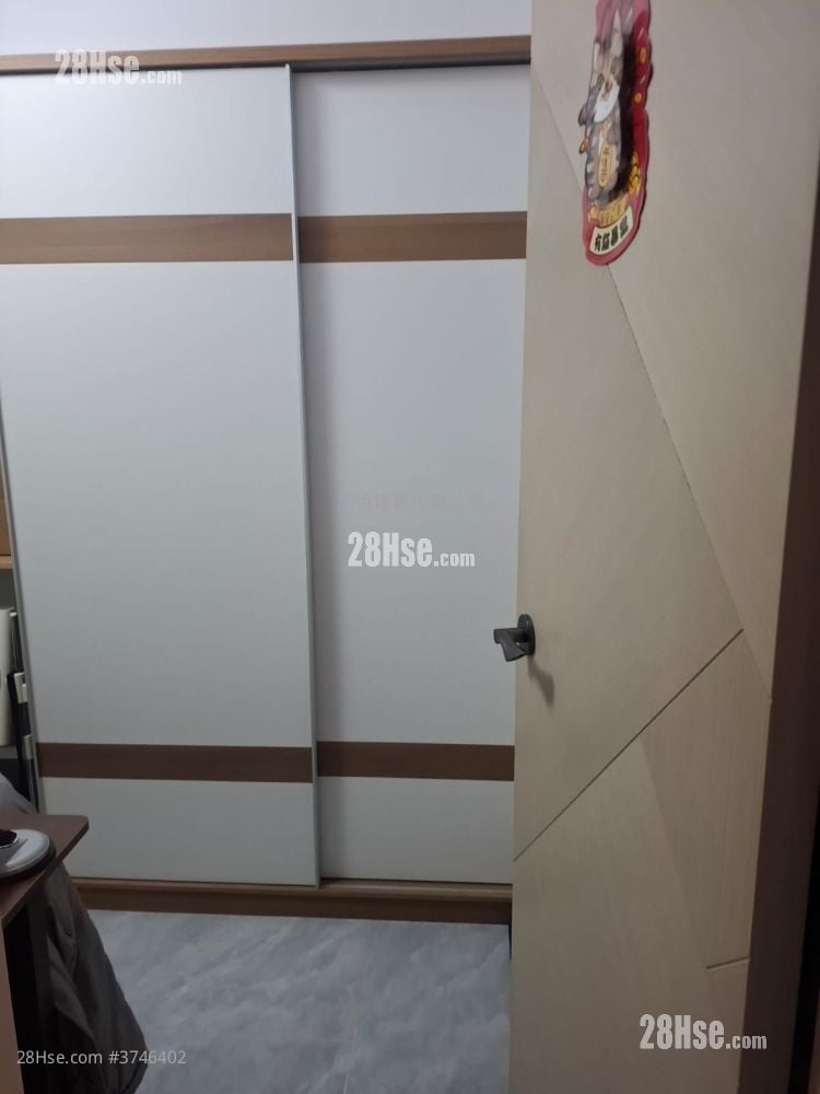 Shung Chi House Rental 4 Bedrooms , 2 Bathrooms 743 ft²