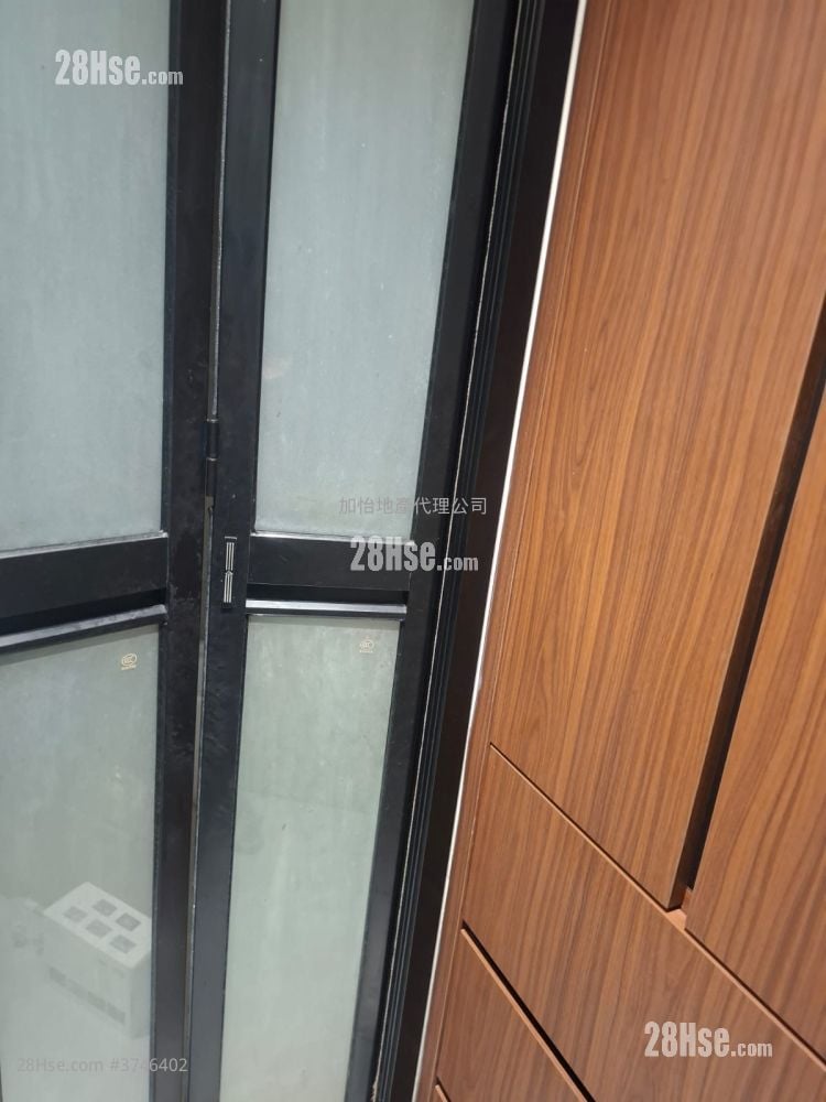 Shung Chi House Rental 4 Bedrooms , 2 Bathrooms 743 ft²