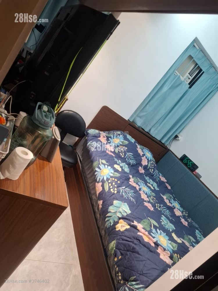 Shung Chi House Rental 4 Bedrooms , 2 Bathrooms 743 ft²