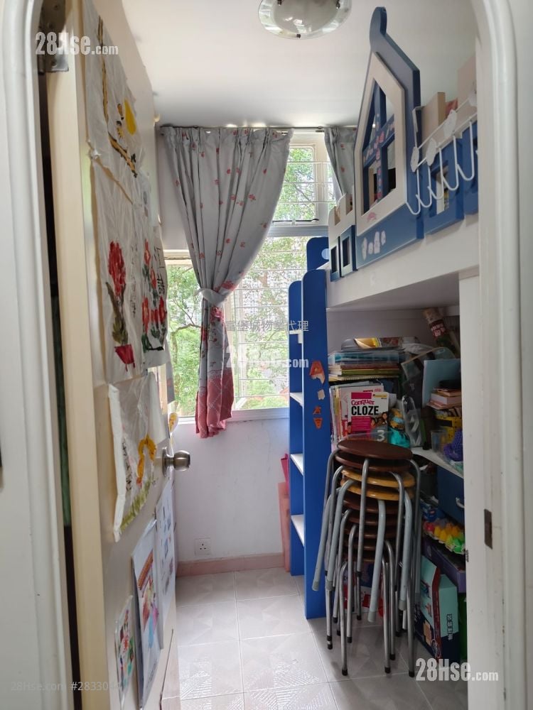 Kwong Lam Court Sell 2 Bedrooms , 1 Bathroom 404 ft²