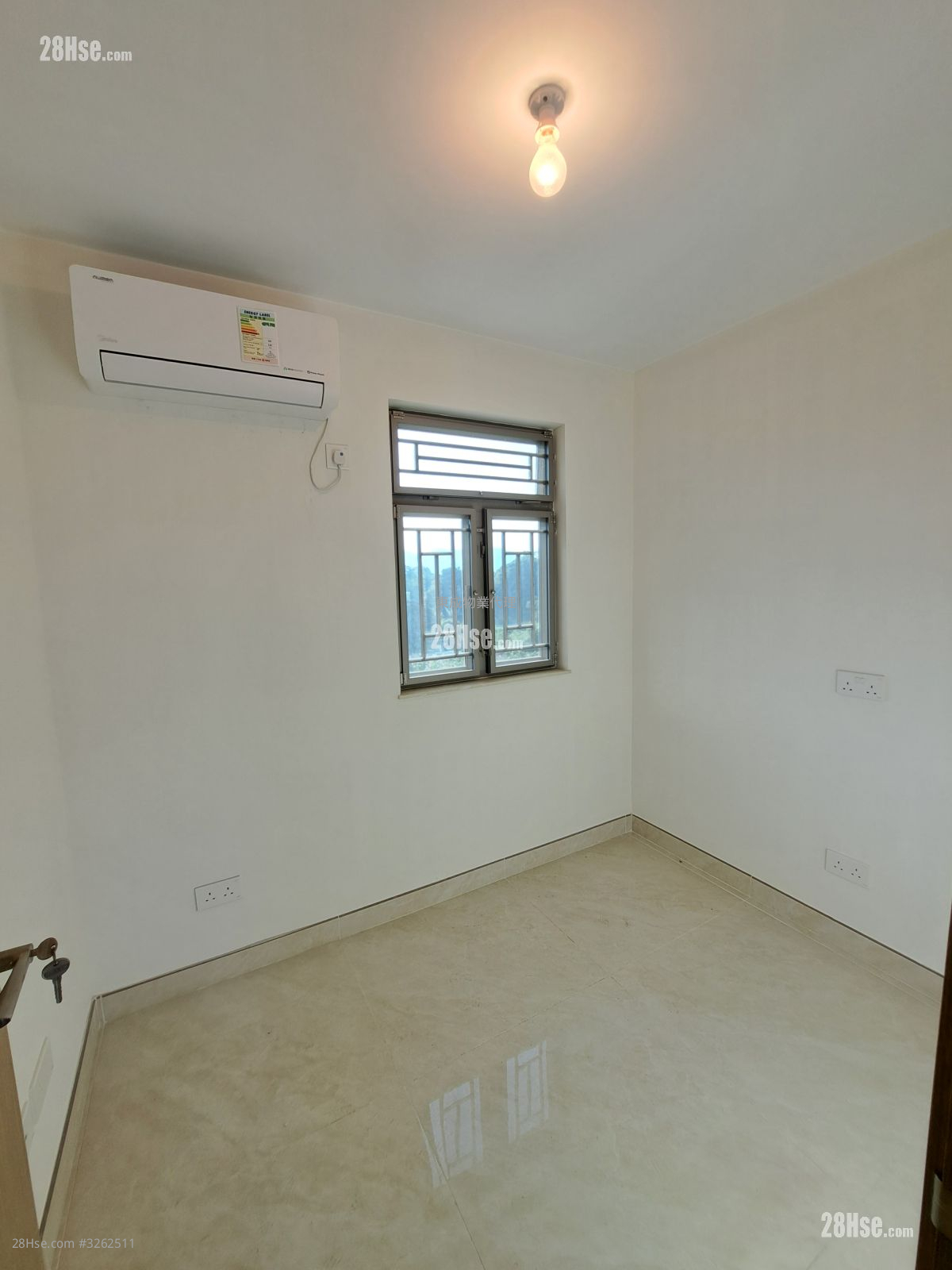 村屋 租盤 3 房 , 1 浴室 700 平方呎