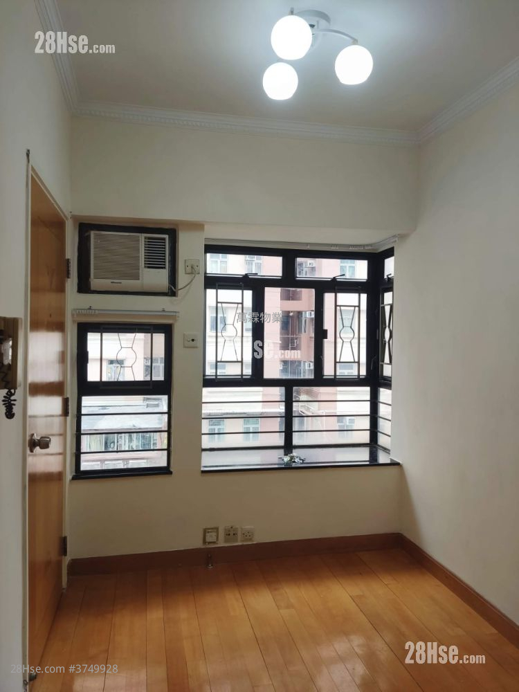 Tak Yue Mansion Sell 2 Bedrooms , 1 Bathroom 315 ft²