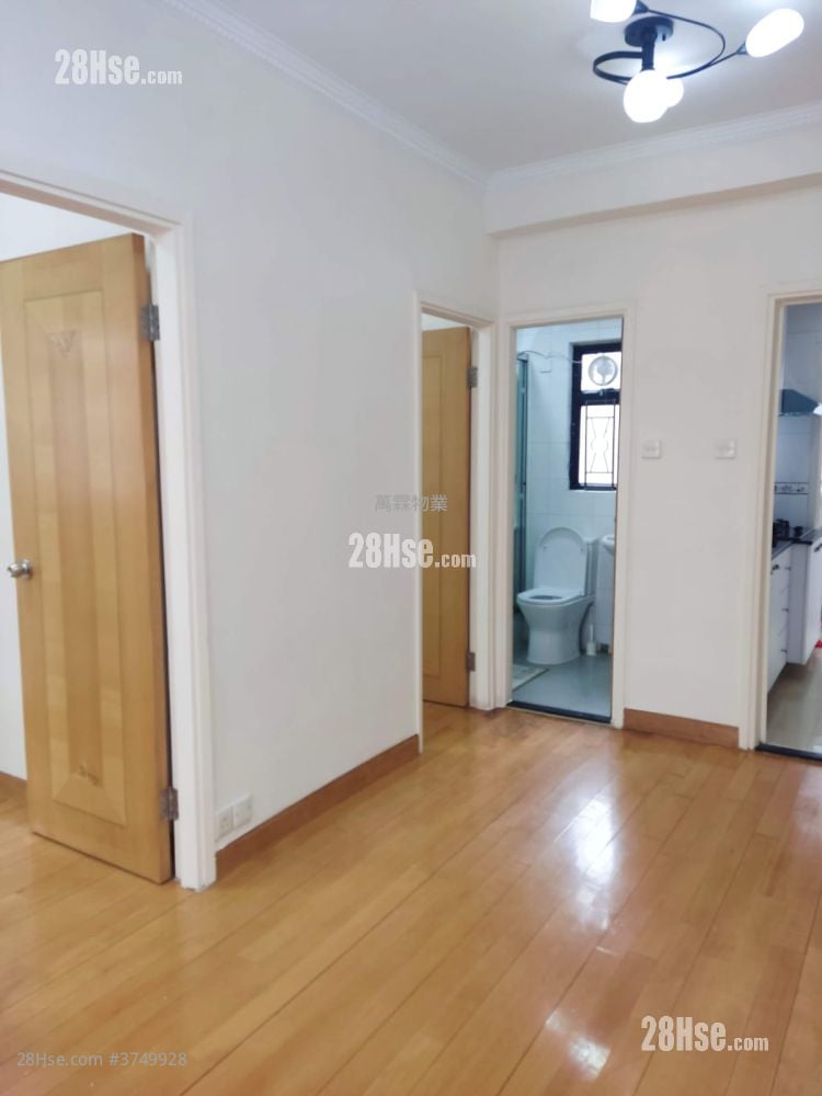 Tak Yue Mansion Sell 2 Bedrooms , 1 Bathroom 315 ft²