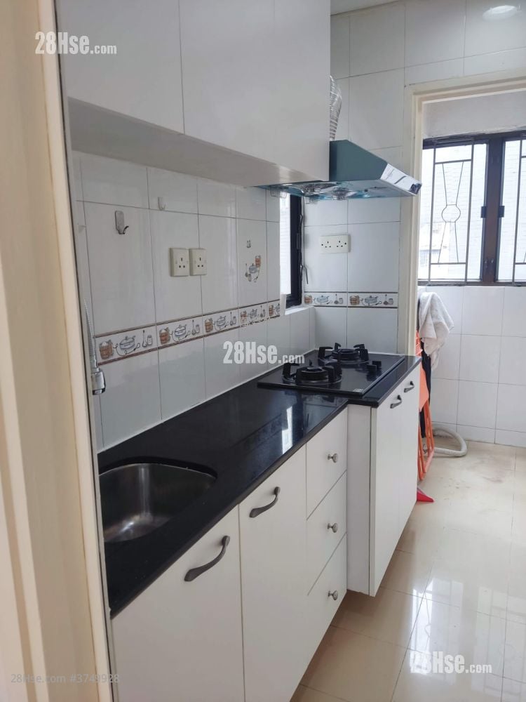 Tak Yue Mansion Sell 2 Bedrooms , 1 Bathroom 315 ft²