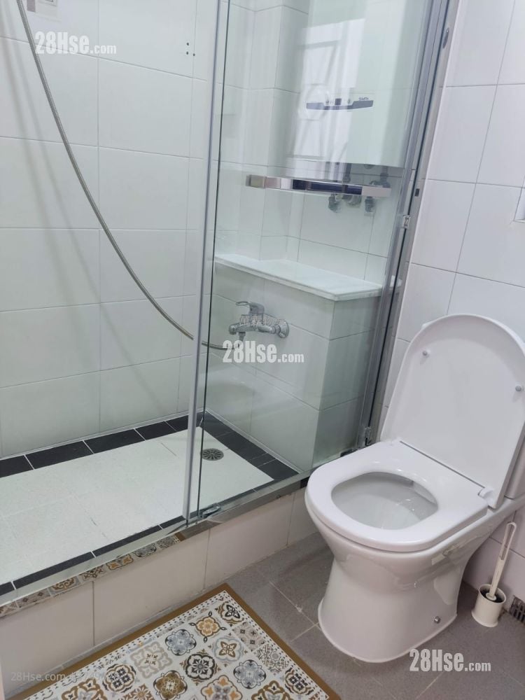 Tak Yue Mansion Sell 2 Bedrooms , 1 Bathroom 315 ft²