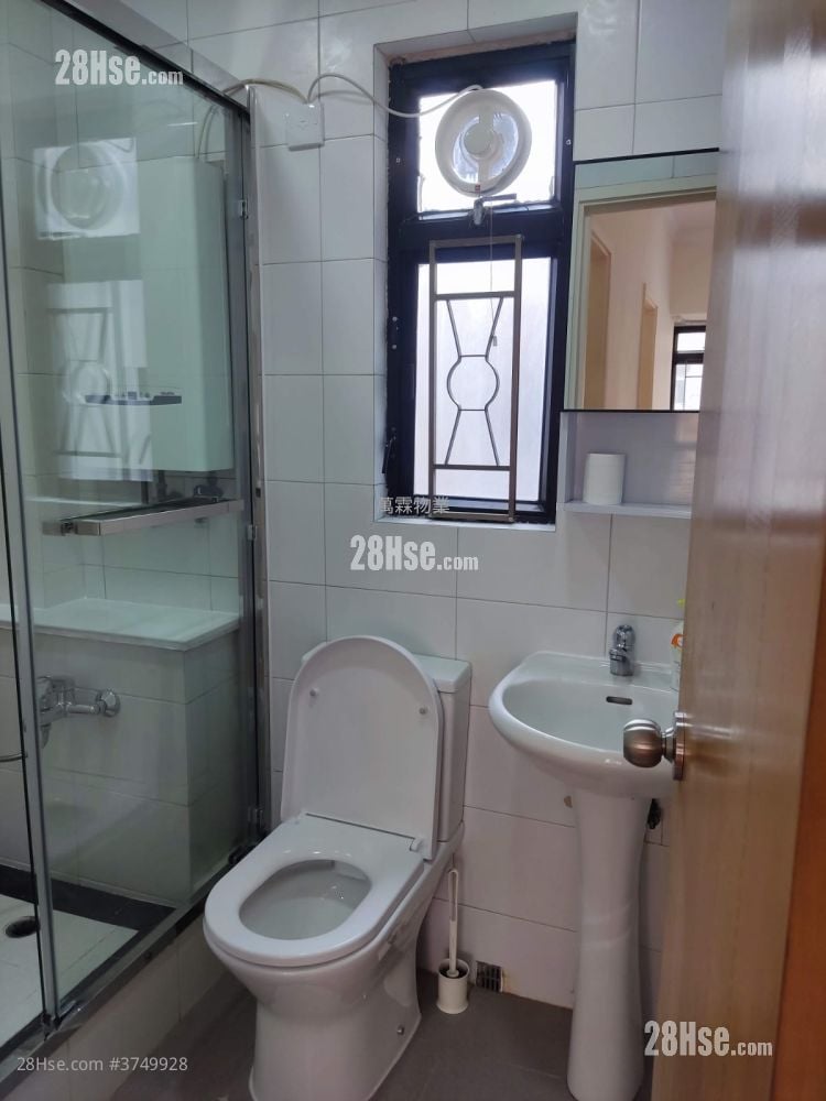 Tak Yue Mansion Sell 2 Bedrooms , 1 Bathroom 315 ft²