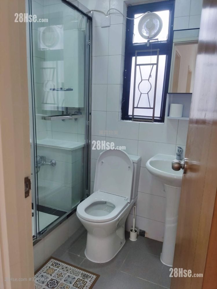 Tak Yue Mansion Sell 2 Bedrooms , 1 Bathroom 315 ft²