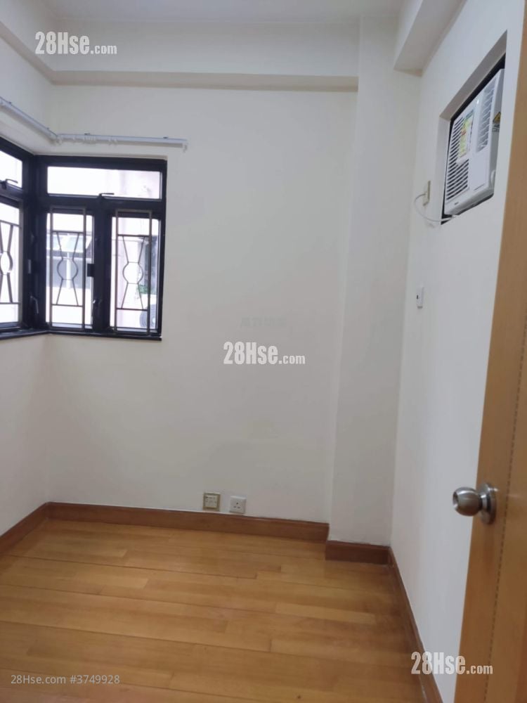 Tak Yue Mansion Sell 2 Bedrooms , 1 Bathroom 315 ft²