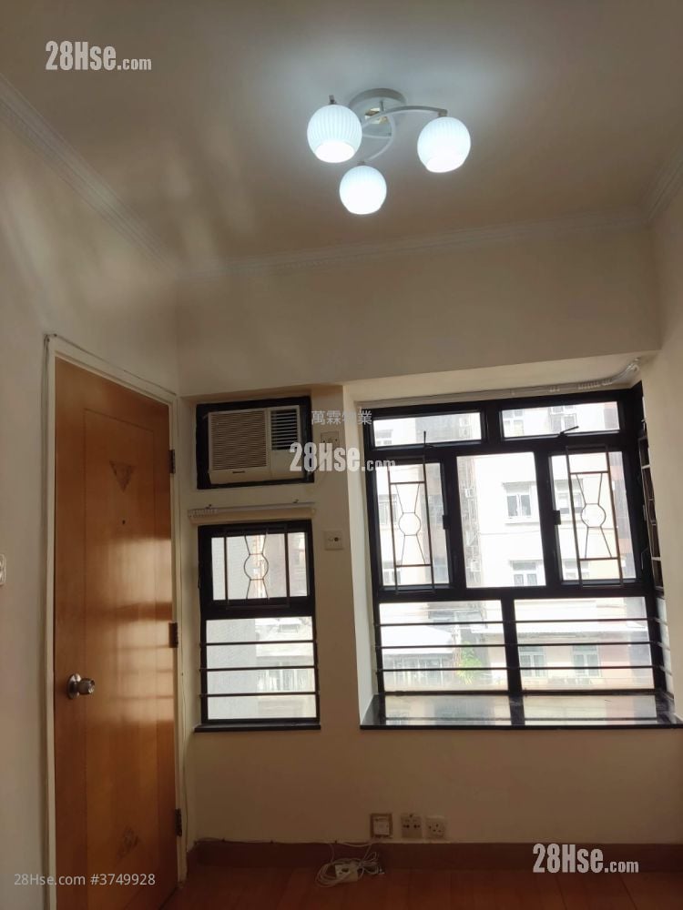 Tak Yue Mansion Sell 2 Bedrooms , 1 Bathroom 315 ft²