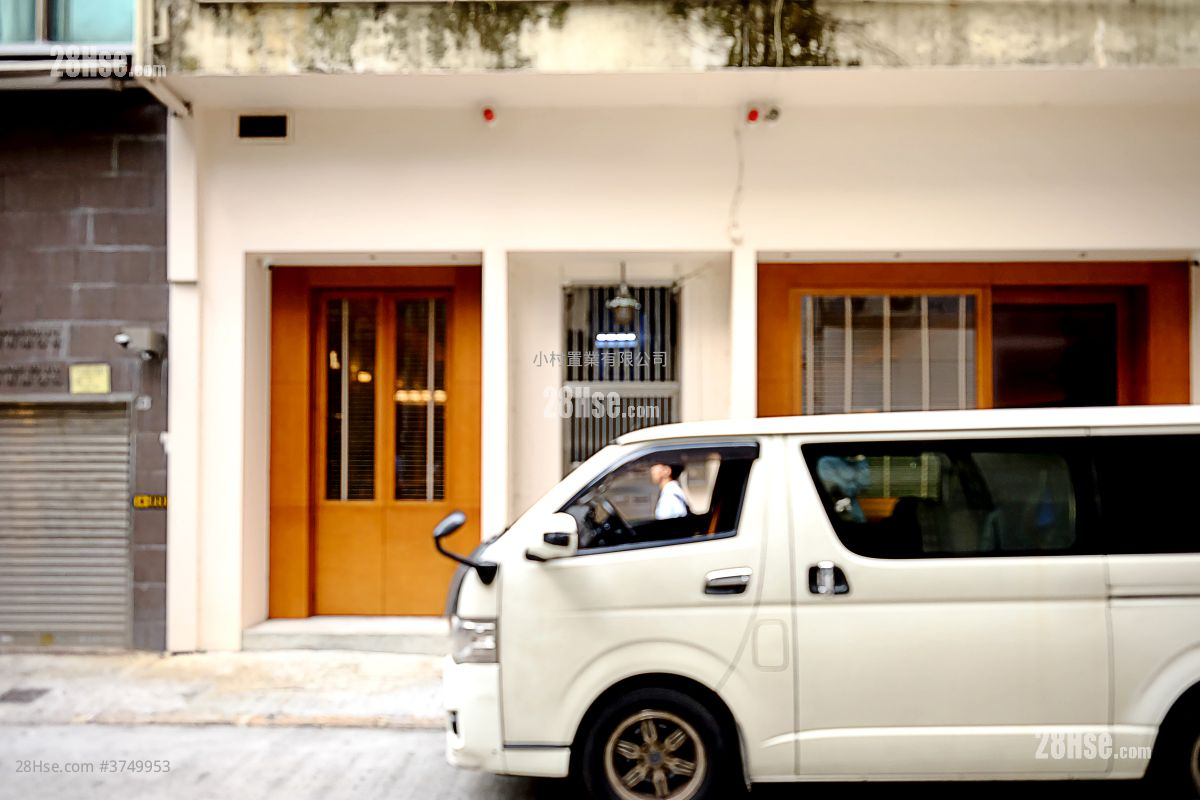 大廈外觀: 歌賦街29-31號 租盤 1 房 , 1 浴室 367 平方呎