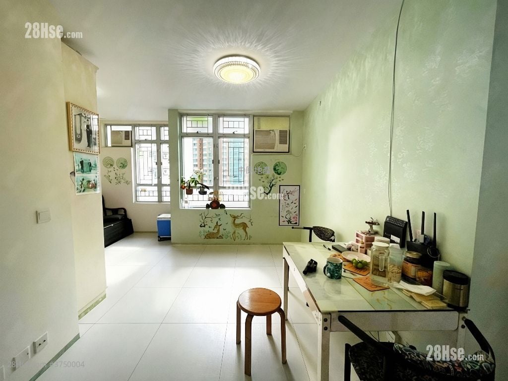 Sheung Chui Court Sell 2 Bedrooms , 1 Bathroom 439 ft²