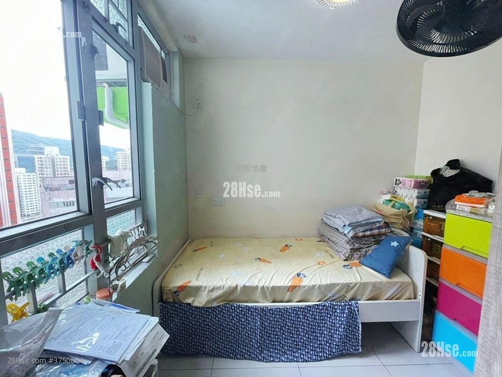 Sheung Chui Court Sell 2 Bedrooms , 1 Bathroom 439 ft²