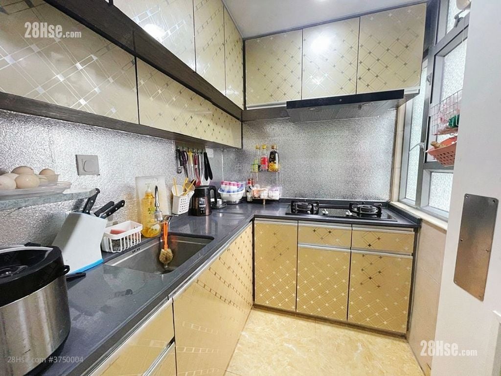 Sheung Chui Court Sell 2 Bedrooms , 1 Bathroom 439 ft²