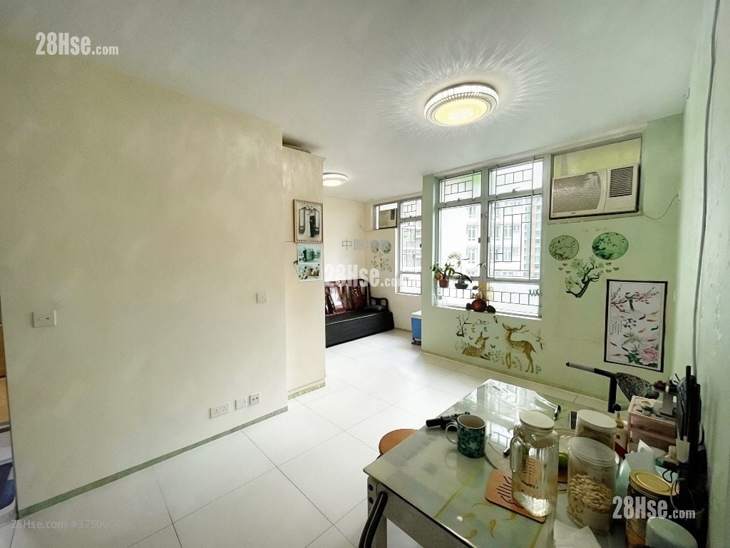 Sheung Chui Court Sell 2 Bedrooms , 1 Bathroom 439 ft²