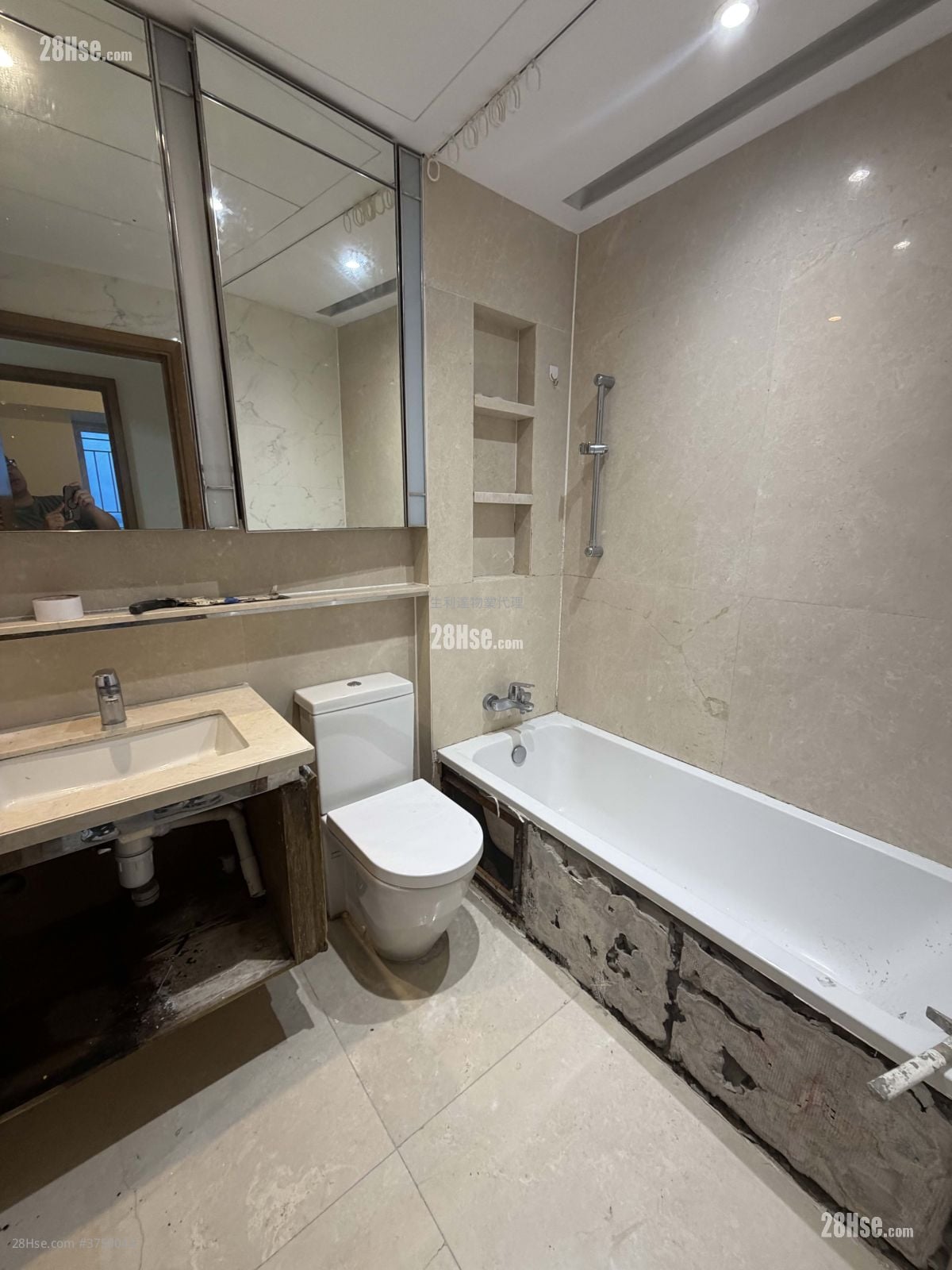 港图湾 售盘 3 房 , 1 浴室 603 平方尺