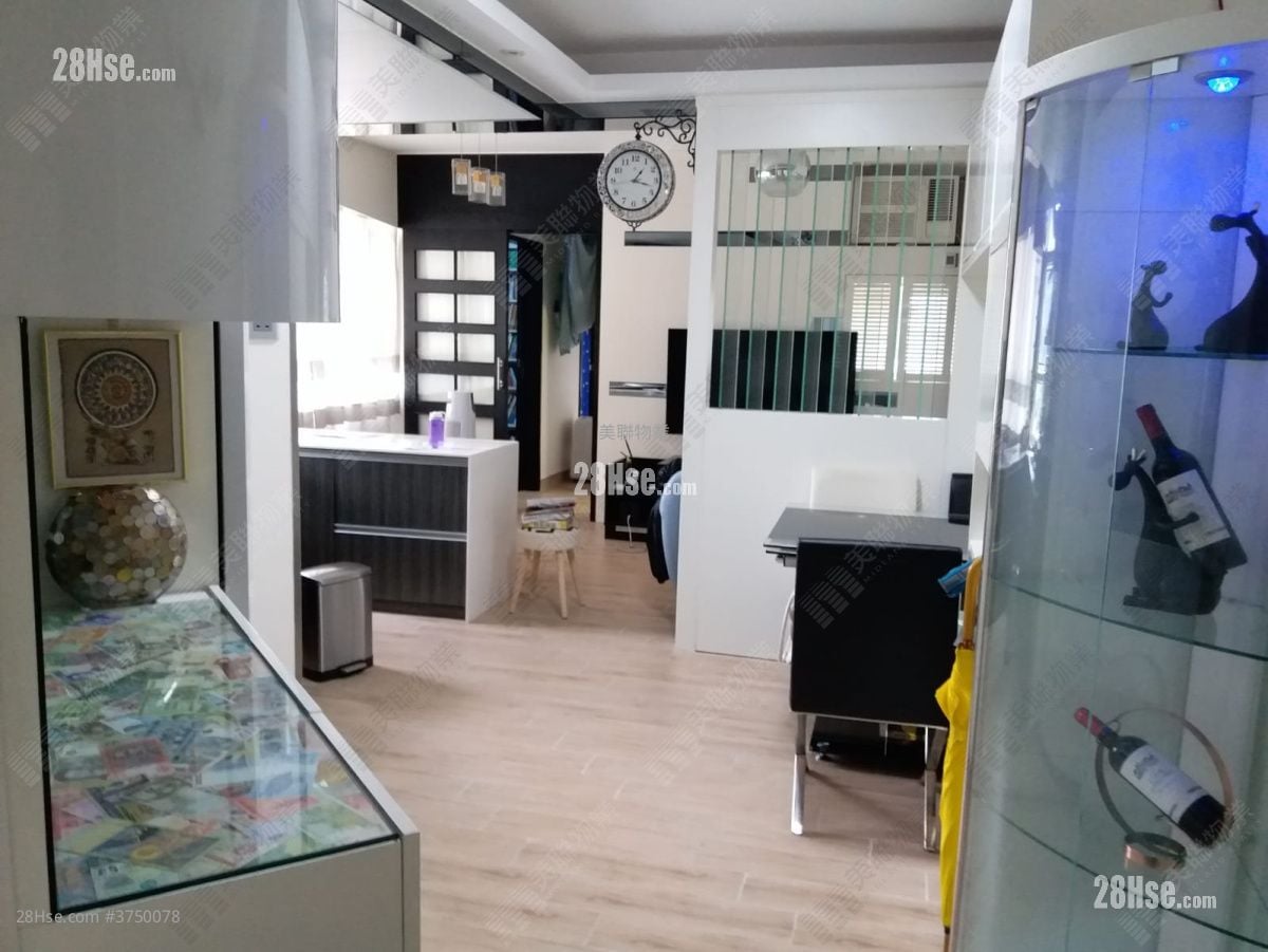 Hong Sing Garden Sell 3 Bedrooms , 1 Bathroom 592 ft²