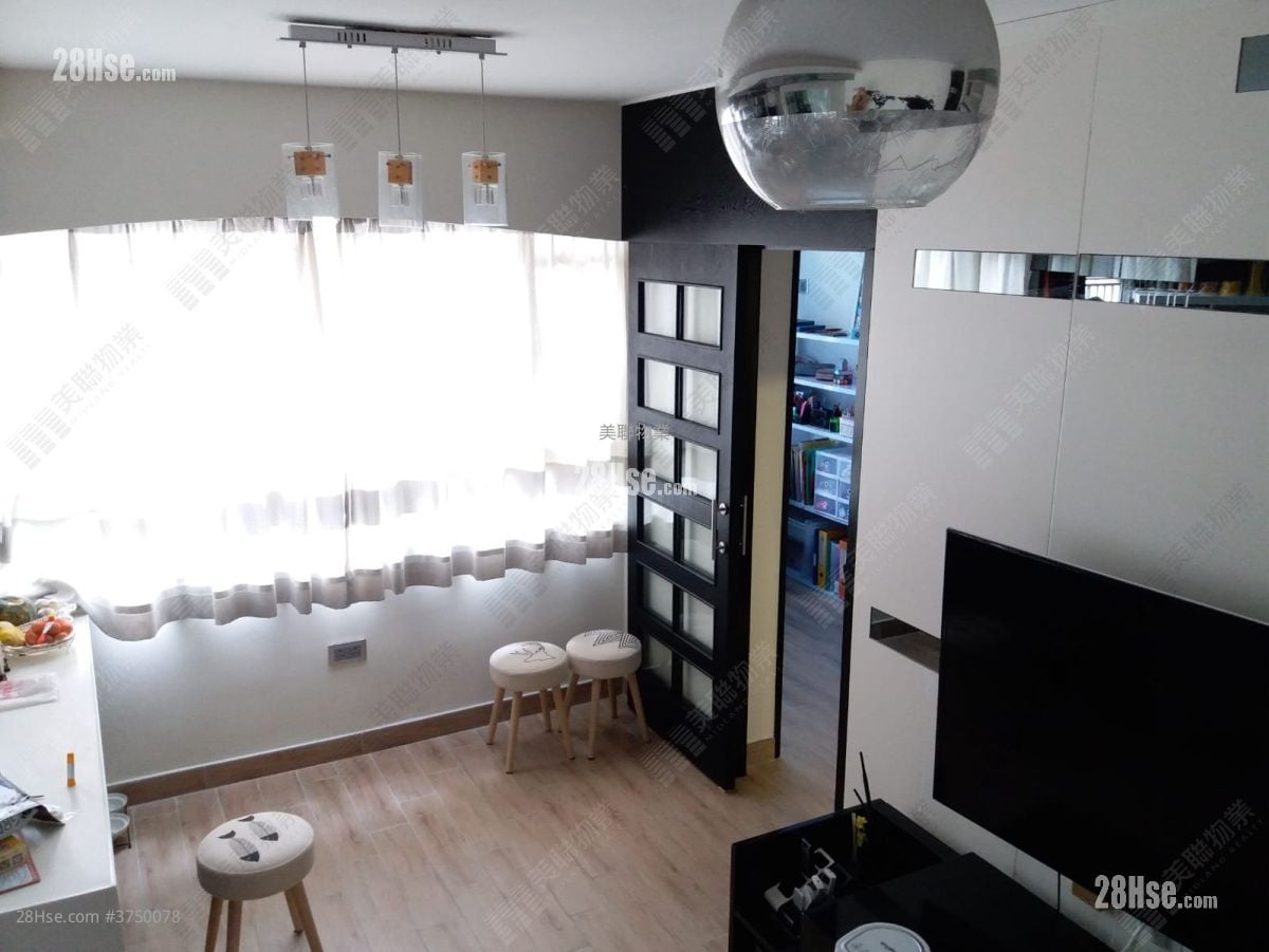 Hong Sing Garden Sell 3 Bedrooms , 1 Bathroom 592 ft²