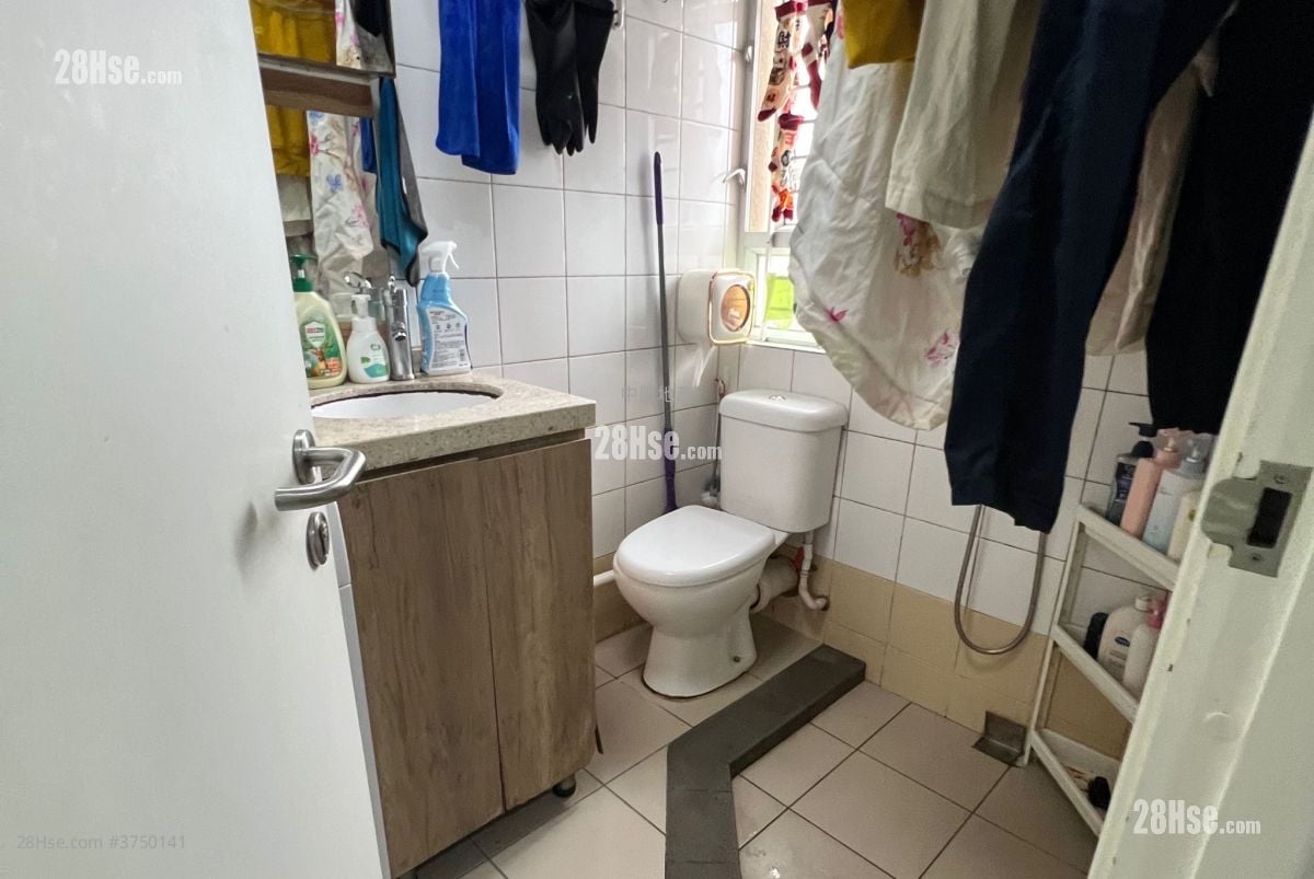 Ping Yan Court Sell 2 Bedrooms 380 ft²