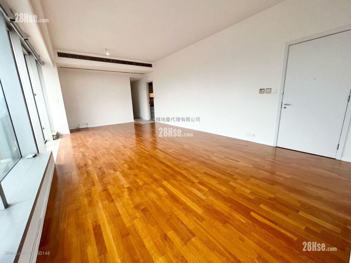 Forfar Rental 4 Bedrooms , 3 Bathrooms 1,879 ft²