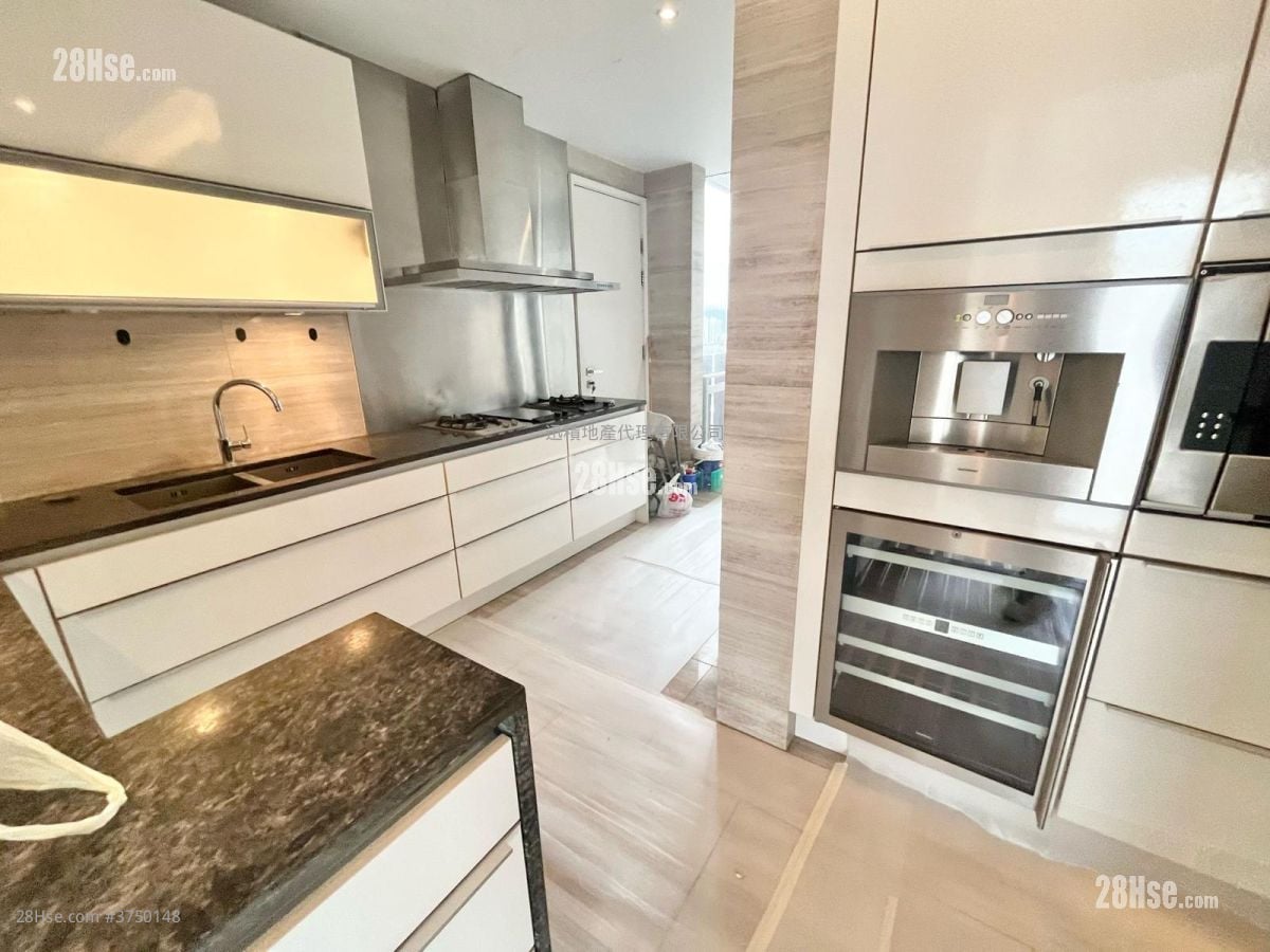 Forfar Rental 4 Bedrooms , 3 Bathrooms 1,879 ft²