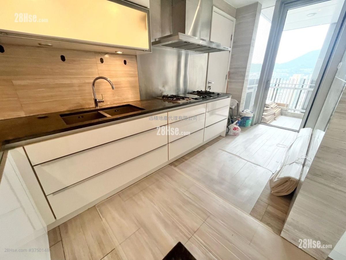 Forfar Rental 4 Bedrooms , 3 Bathrooms 1,879 ft²