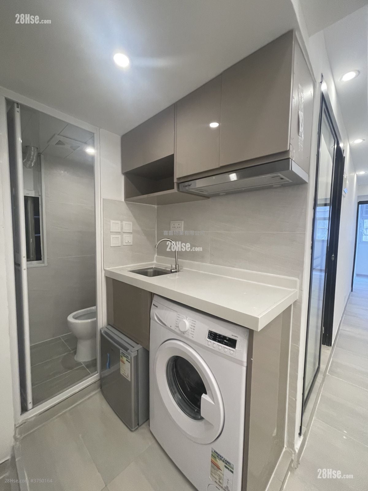 单幢楼房 租盘 2 房 , 1 浴室 300 平方尺