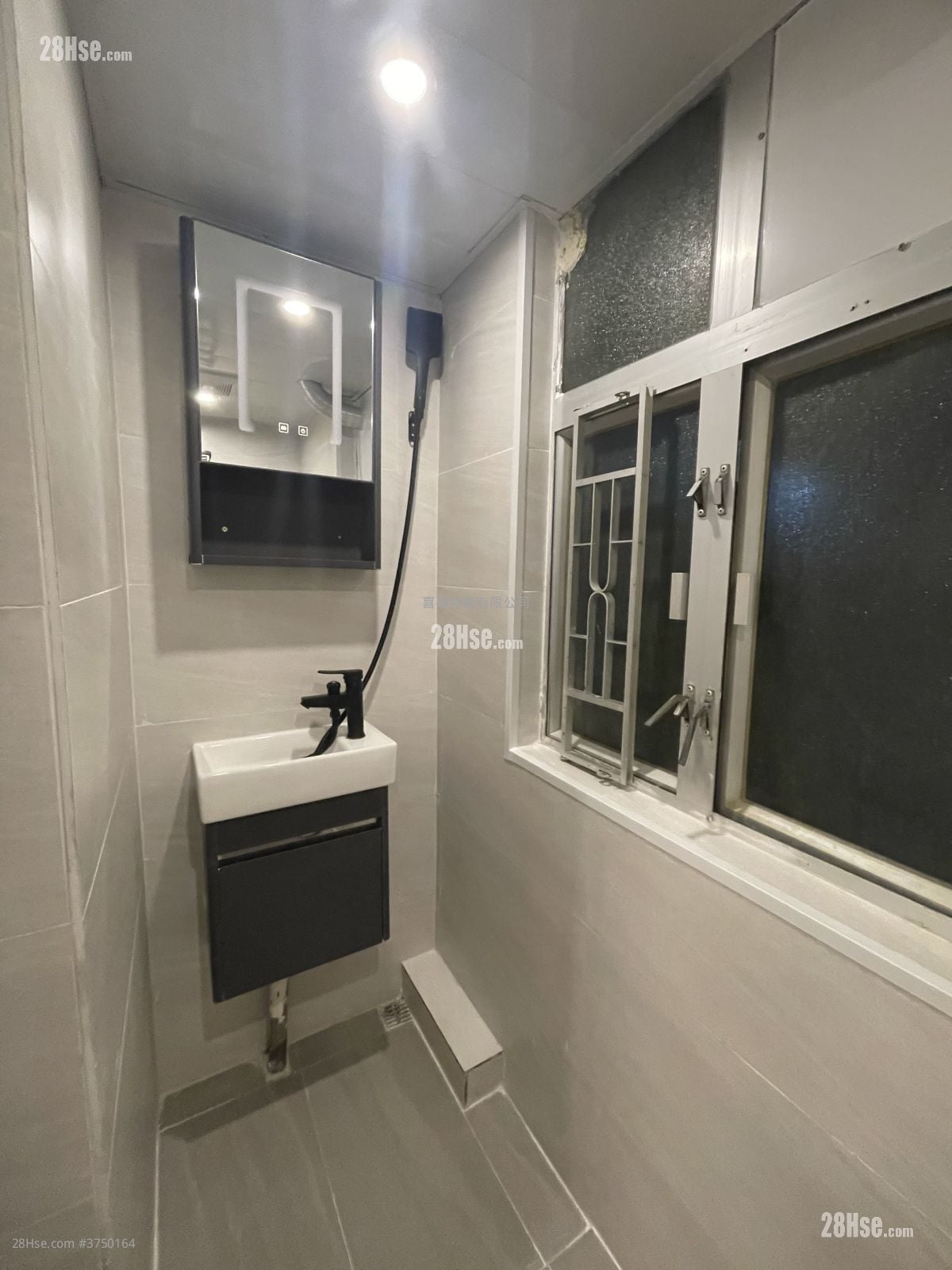 单幢楼房 租盘 2 房 , 1 浴室 300 平方尺