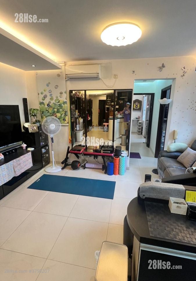 Hong Sing Garden Sell 3 Bedrooms , 1 Bathroom 588 ft²